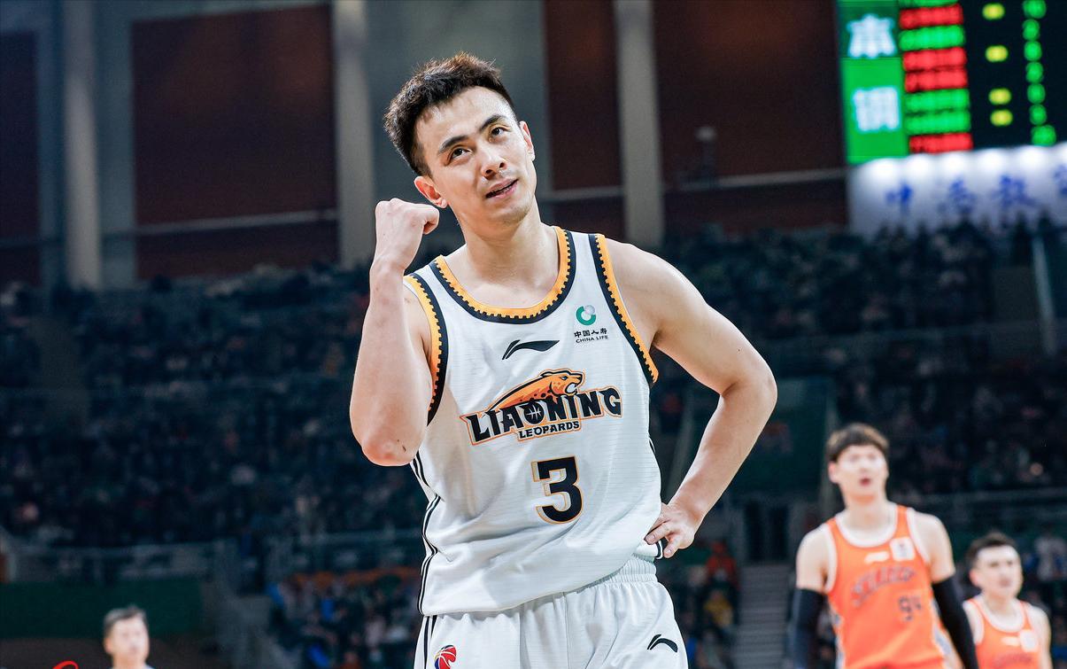 世界杯在线观看-杨鸣辞职！单节4分气走主帅，辽篮两球员太拉胯，仅李虎翼合格