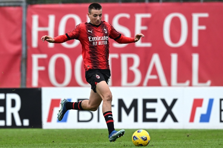 世界杯在线观看-隆戈：卡马达不会冬窗回归米兰，他将继续效力莱切到本赛季结束