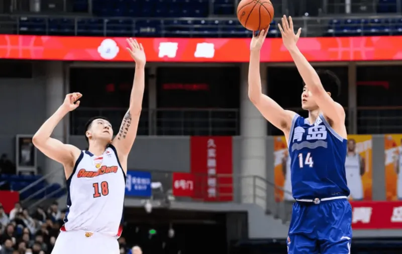 世界杯官方会员-广东男篮全场共出现32次犯规，其中4人五犯离场